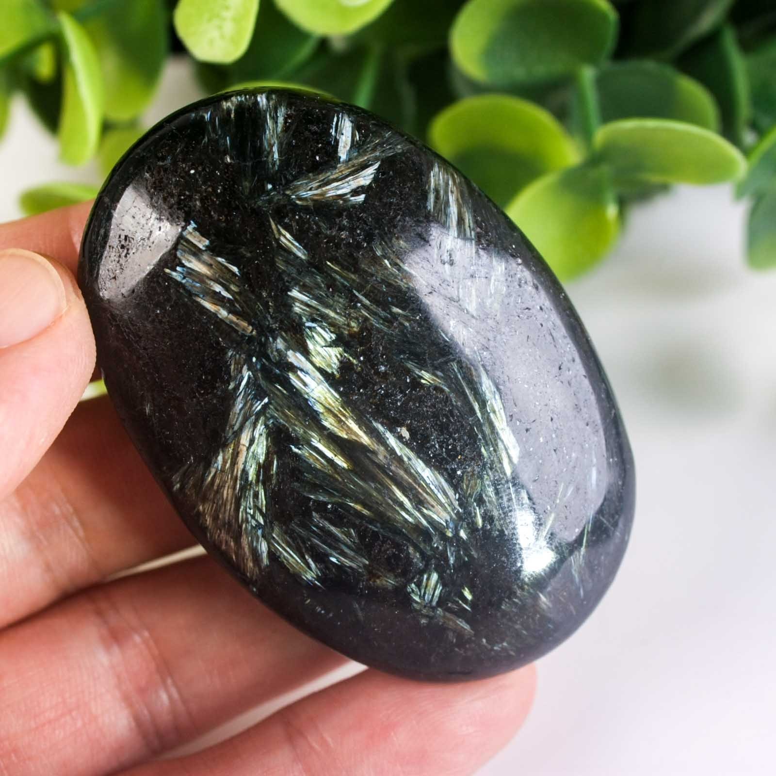 67g 60mm Rare Arfvedsonite Palm Stone Natural Firework Flash Crystal Worry Stone
