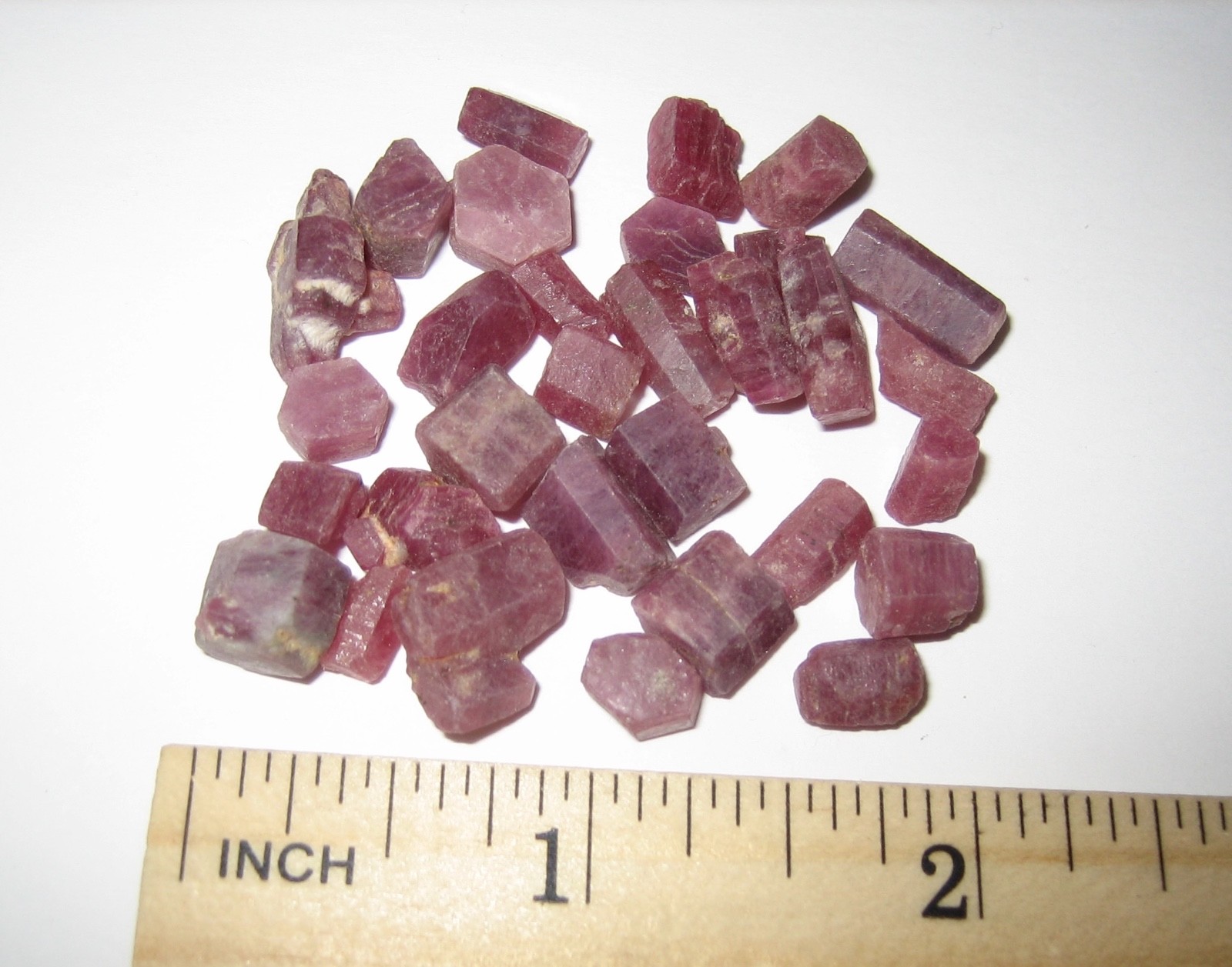 32 QUALITY NATURAL 0.2″- 0.4″ RUBY CRYSTAL MINERALS FROM MADAGASCAR 25.4grams *5