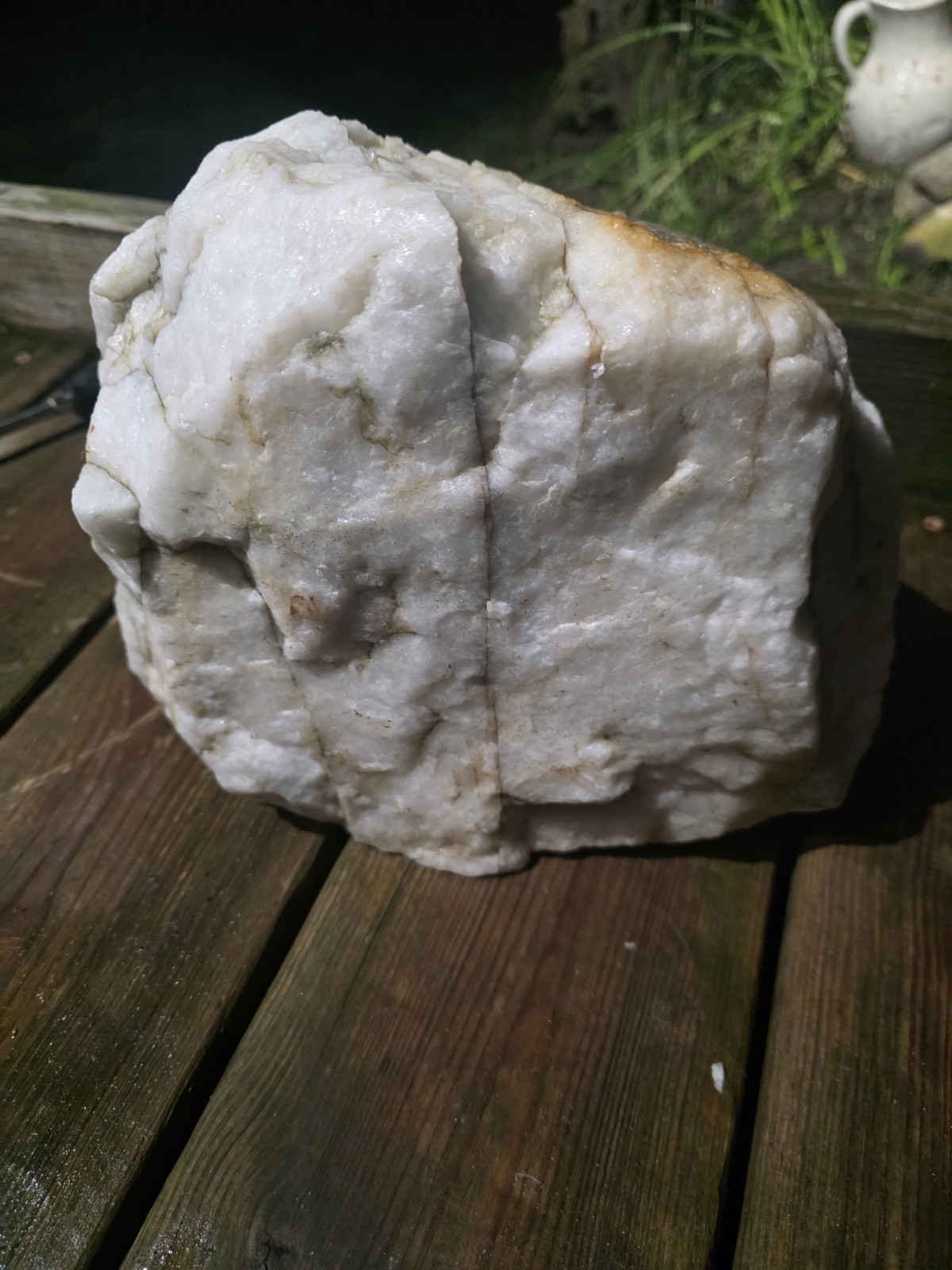 NATURAL ROUGH MILKY QUARTZ 30 LBS