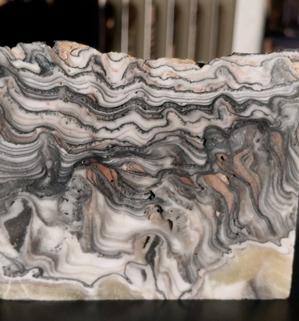 Zebra Calcite Tower 2 Lbs Crystal Pocket Banded Dendritic Display 4″x 3 1/2″x 2″