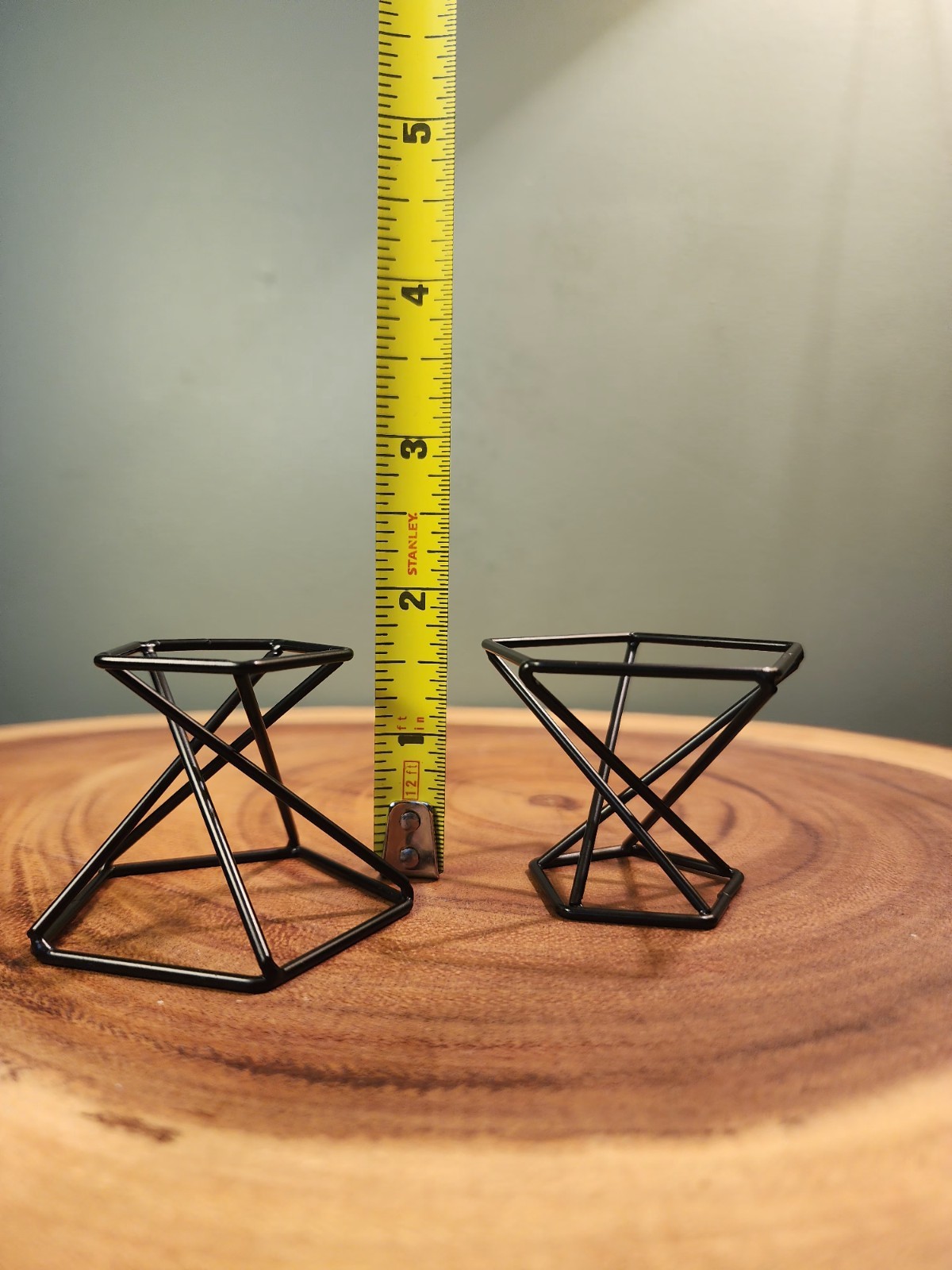 Black Geometric Sphere Holder (1 PC)