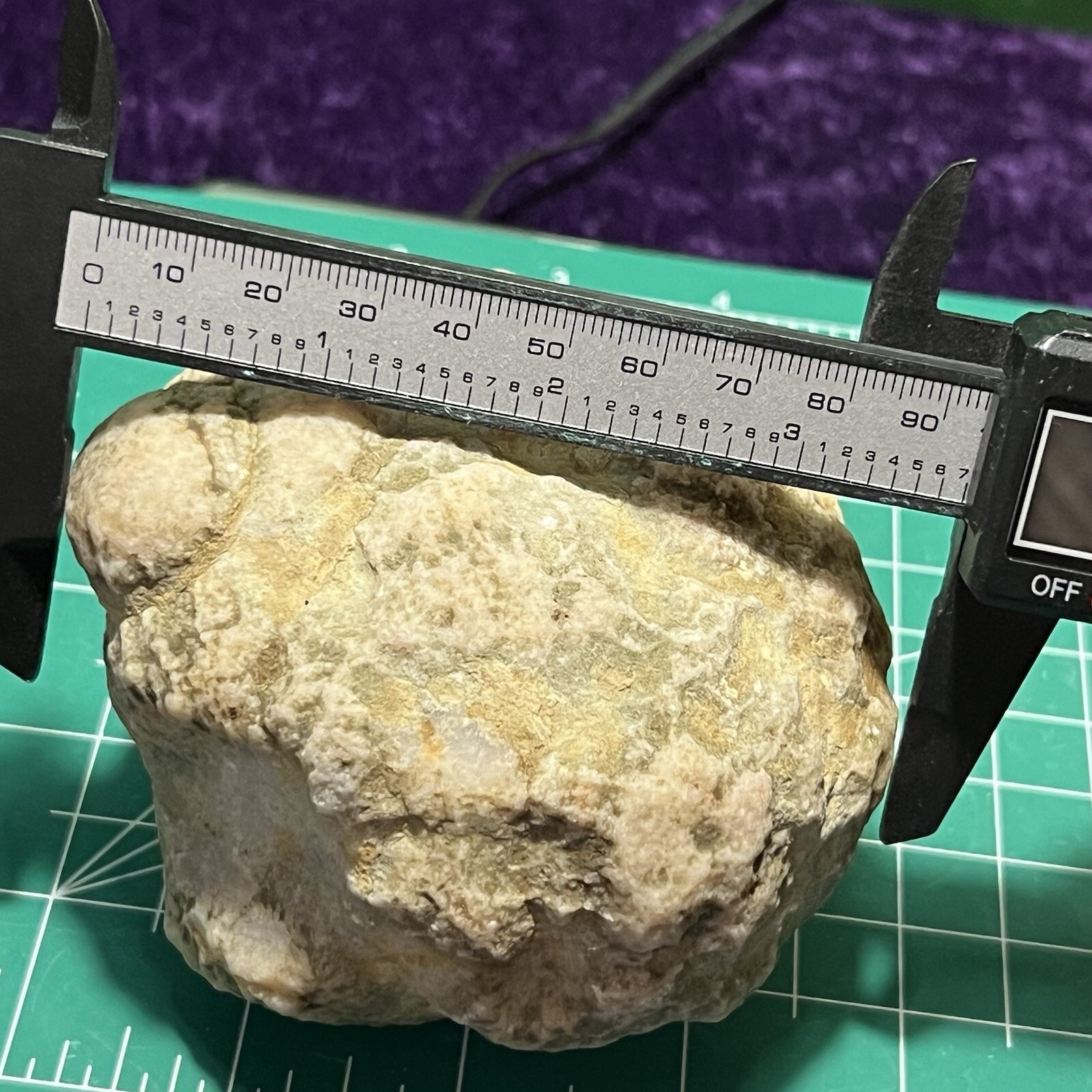 Unopened Geode 3-3/4″ Crystal Quartz Rattler Whole Crack Break Your Own 1.5Lb