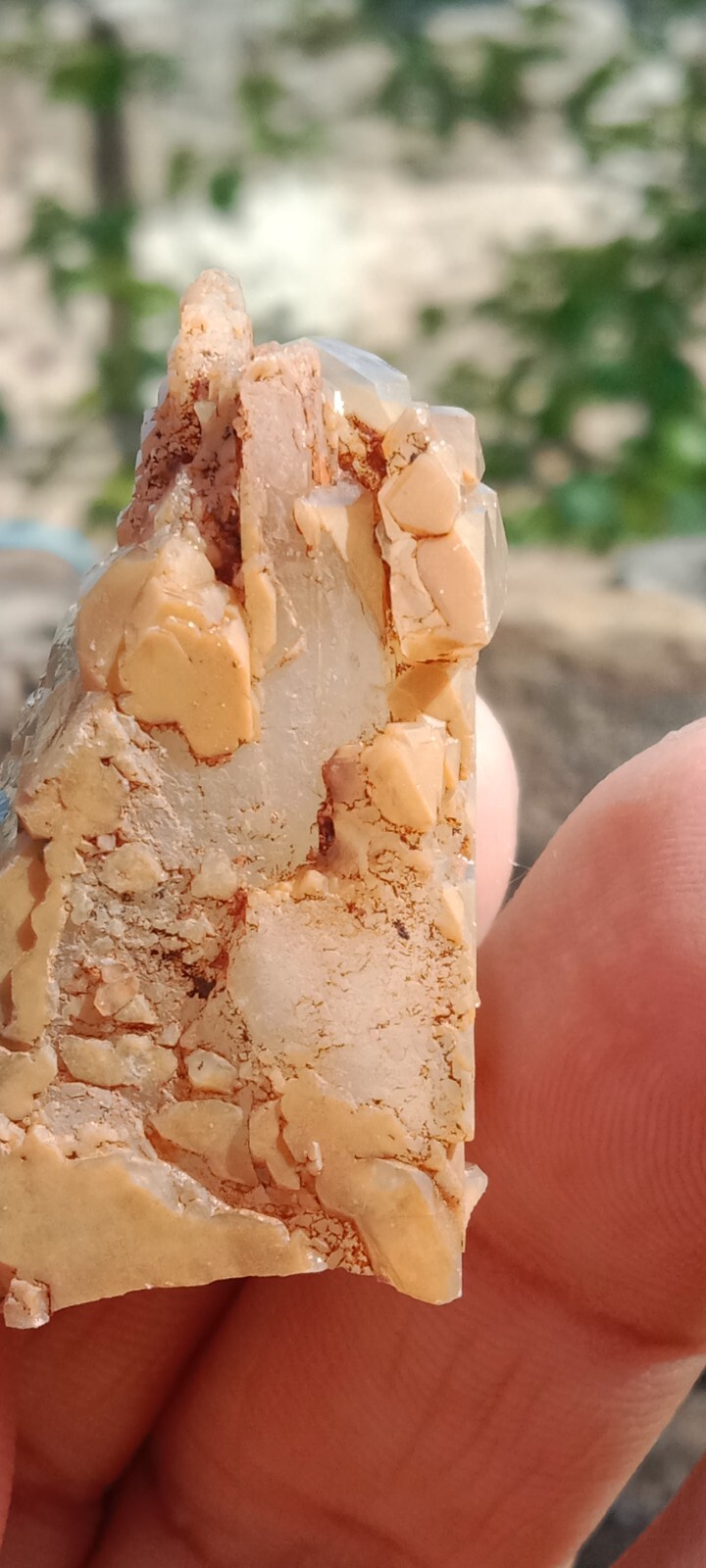 33.5Grams Tri color white brown and chlorine Beautiful Chlorine Quartz Crystal