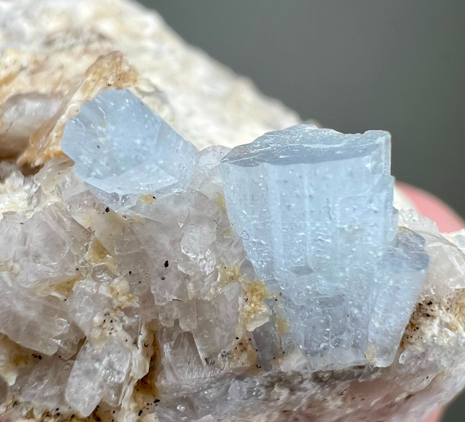 154CT, Top Quality! Natural Sky Blue Aquamarine Crystals with mica on matrix ,PK