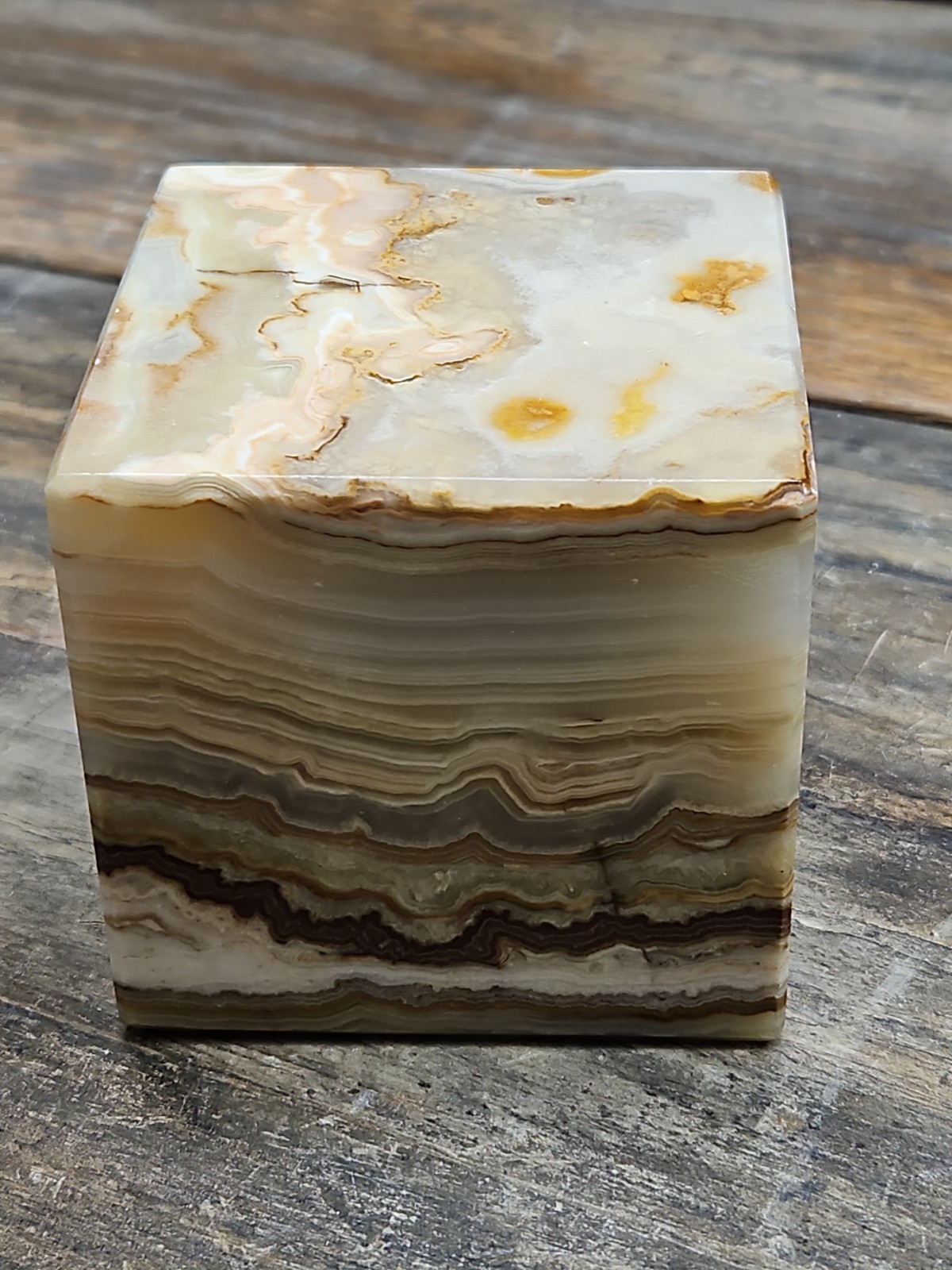 Polished Onyx Cube 3.5×3.5×3.5 Brown/White Faint Green Banded