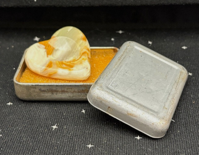 VTG Polished Stone/Crystal Heart Mixture Of White,Brown & Green 1.75″ Metal Tin
