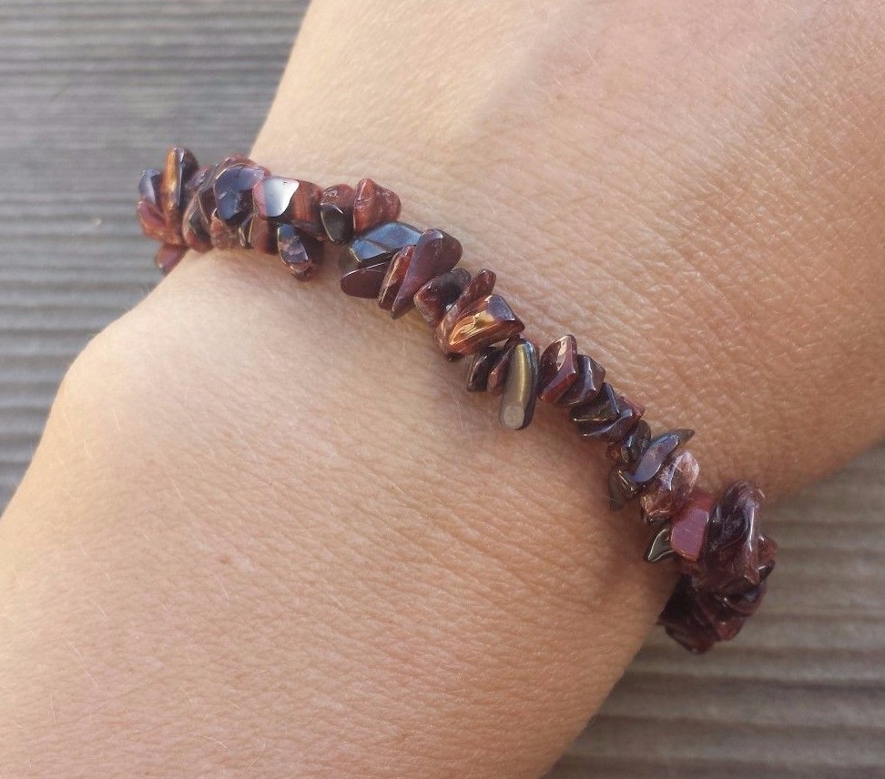 NATURAL RED TIGER IRON STONE GEMSTONE STRETCHY CHIP BRACELET