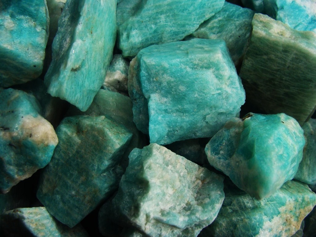 3000 Carat Lots of Unsearched Natural Amazonite Rough – Plus a FREE Faceted Gem