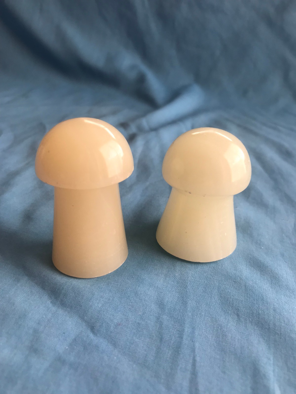 2 New 2-3/8” & 2-1/8″ Tall Green Onyx Fairy Garden Stone Mushrooms 8 oz. Total