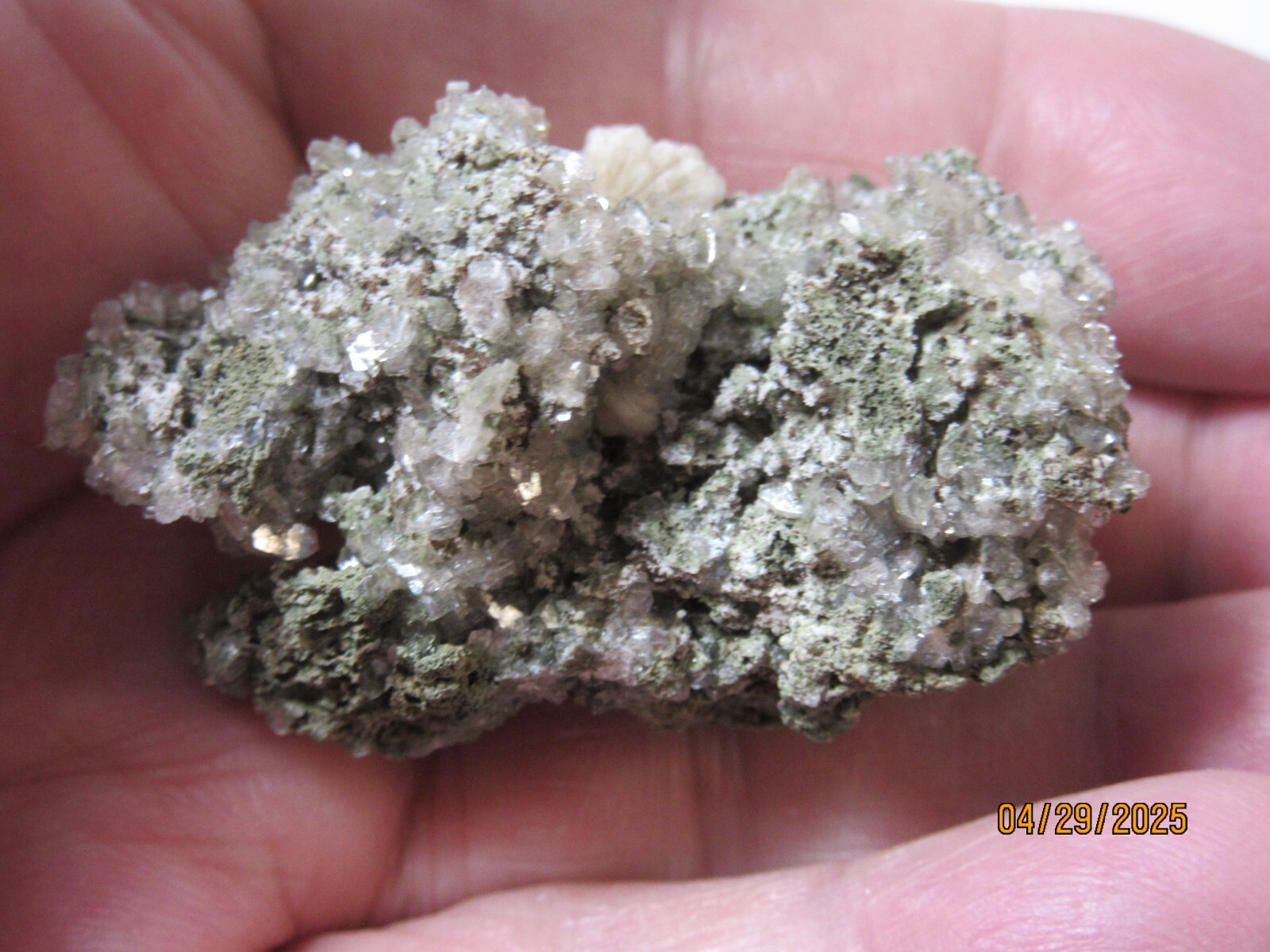 Heulandite on 1 7/8″ Quartz Paterson N.J. Collectible HQPNJC-7s