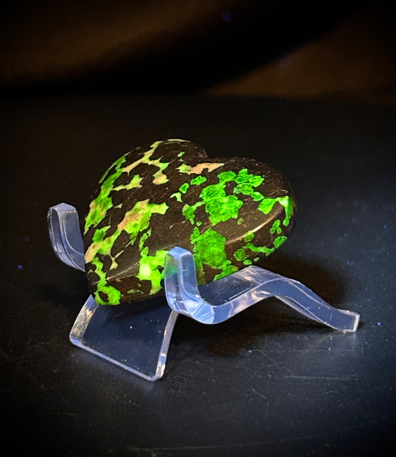 1.4″ Rare Franklinite And Willamite Heart With Acrylic Stand 1oz (28 grams)