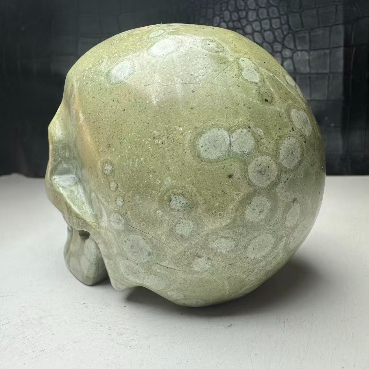 780g Natural Crystal Mineral Specimen.Plum blossom stone.Hand-carved SKULL.BD