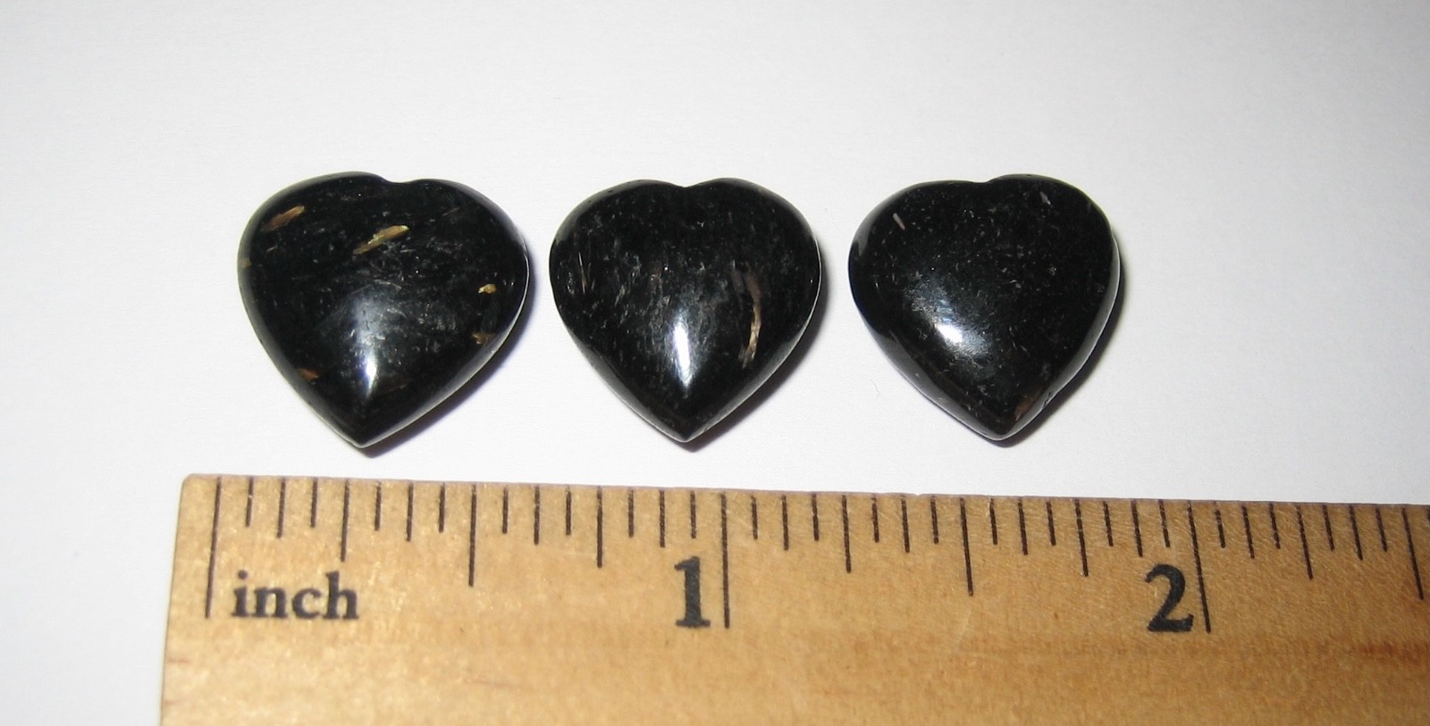 3pc 15mm RARE POLISHED NATURAL AUTHENTIC NUUMMITE STONE HEARTS FROM GREENLAND *3