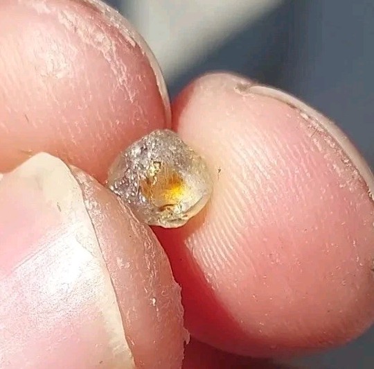BICOLOR ORANGE & LIGHT BLUE SAPPHIRE FROM MONTANA, USA