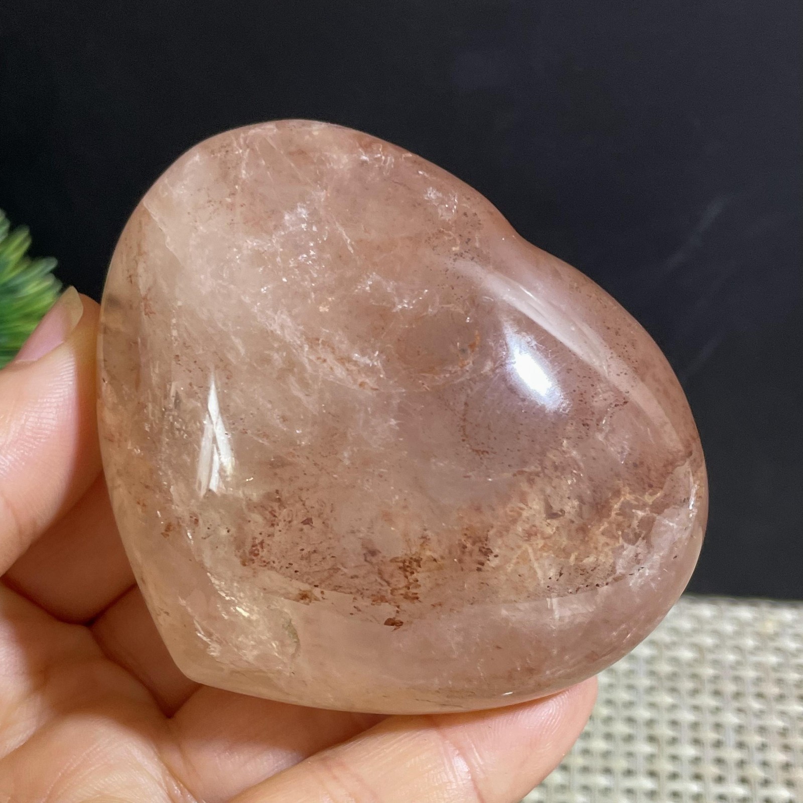 197g Natural red gum flower crystal hand polished quartz heart