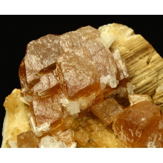 KB: BRIGHT!! FL. YELLOW/WHITE & RED CALCITE XLS. SW & PHOS., STRONTIAN, SCOTLAND