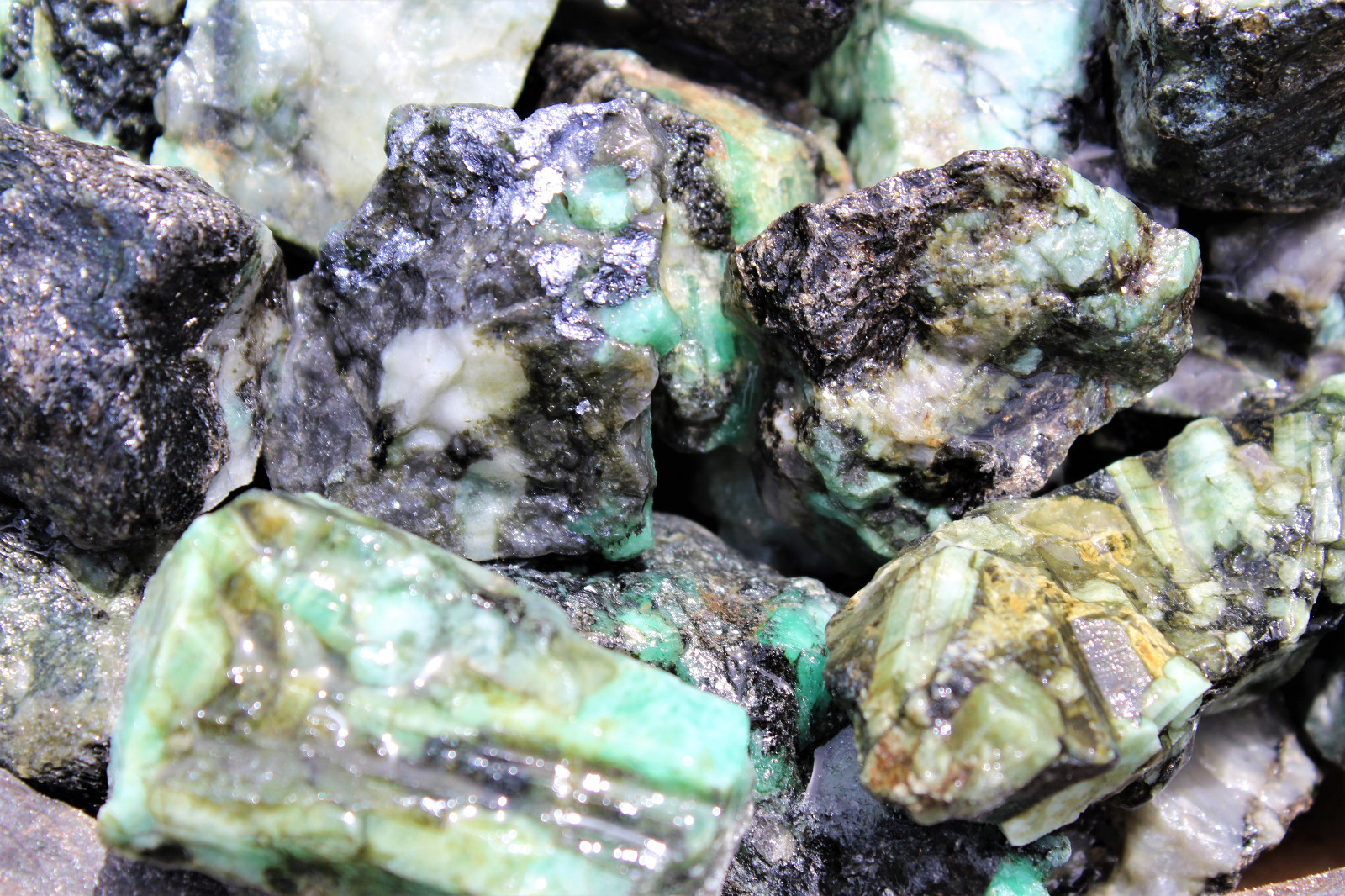 Rough Emerald Crystal: 500 Carat Lot (Natural Raw Gemstone)