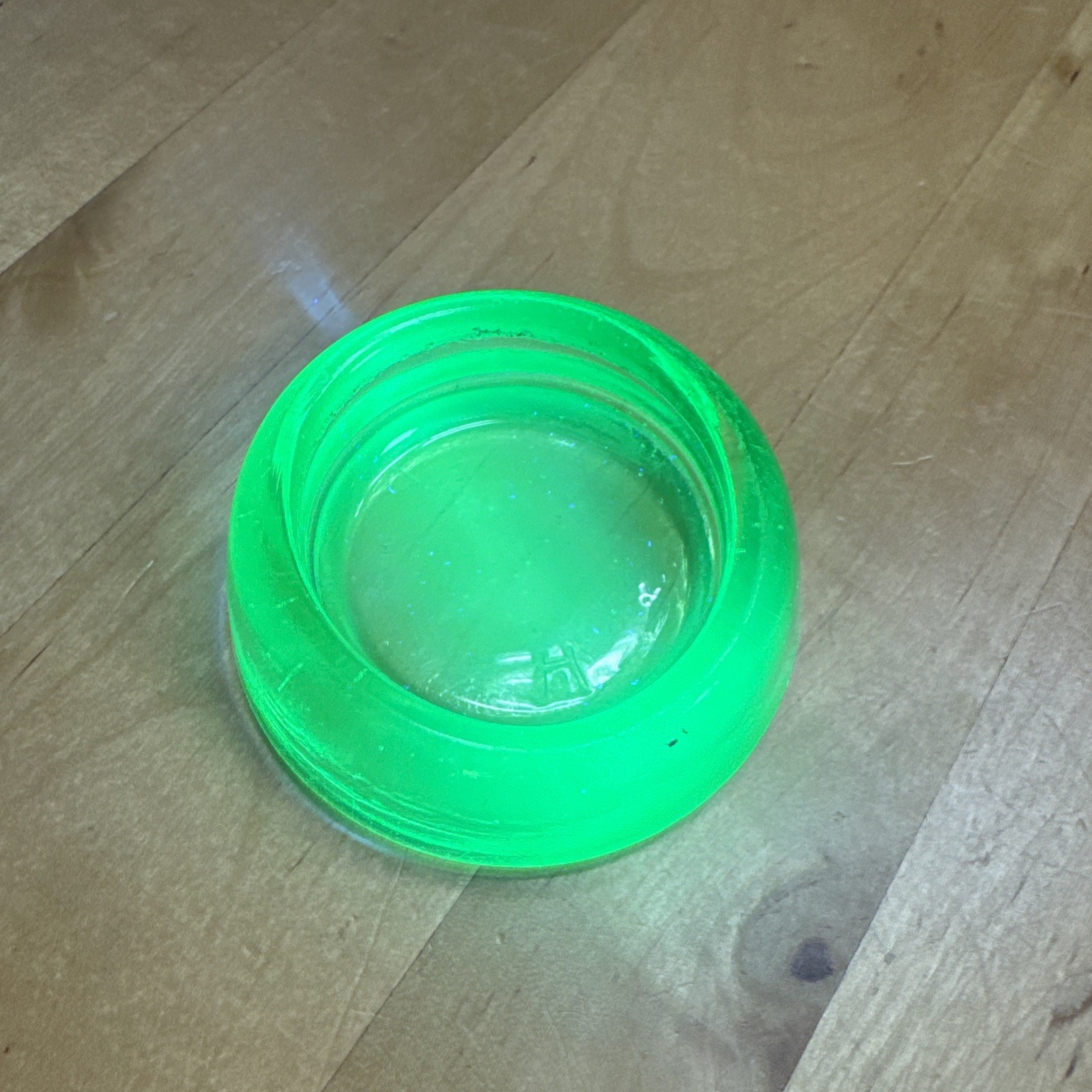 5879 Uranium Glass Sphere Holder .8”T ID 1.5” OD 2.4”DIA Wt. 3.1 Oz.