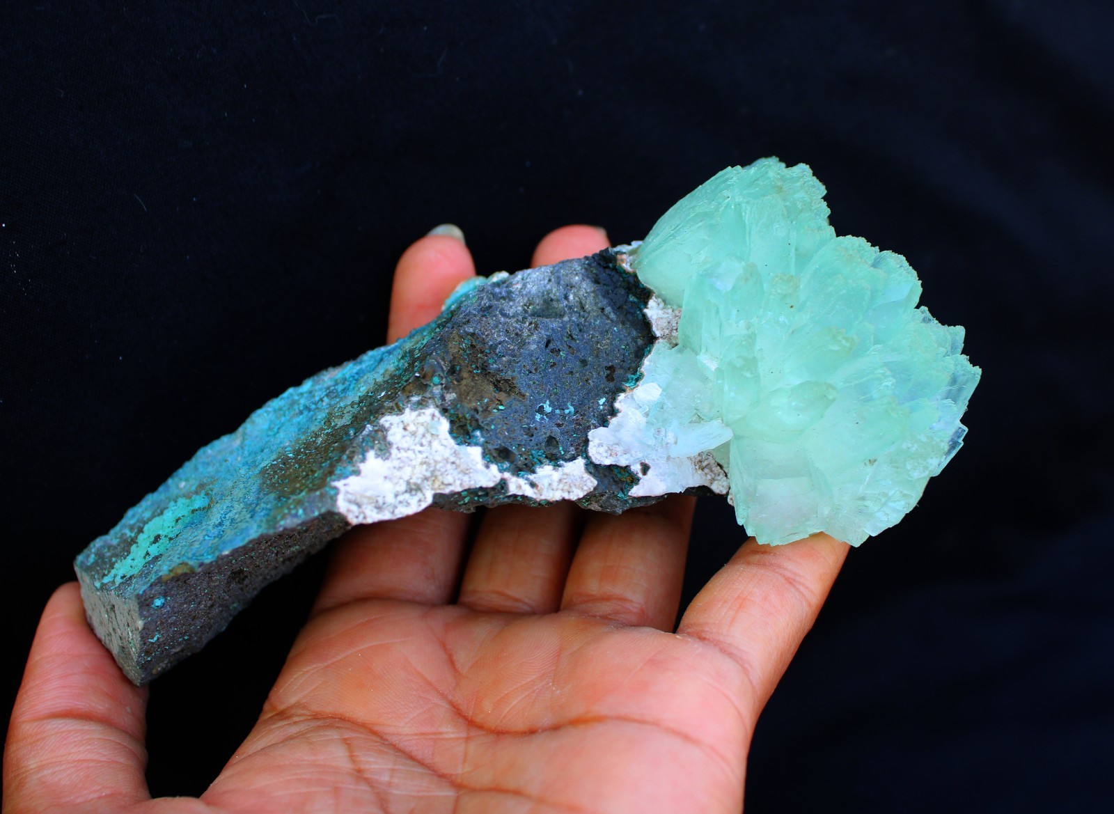 GREEN APOPHYLLITE CRYSTALS ON MATRIX INERALS SPECIMEN