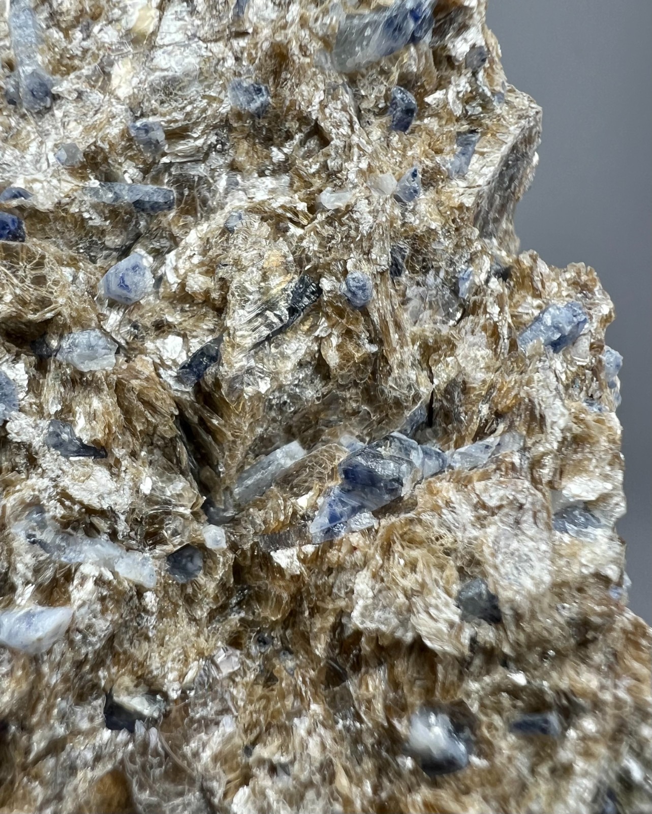 217 GM Sapphire Crystals On Mica Matrix – Badakhshan AFG – Combine Shipments