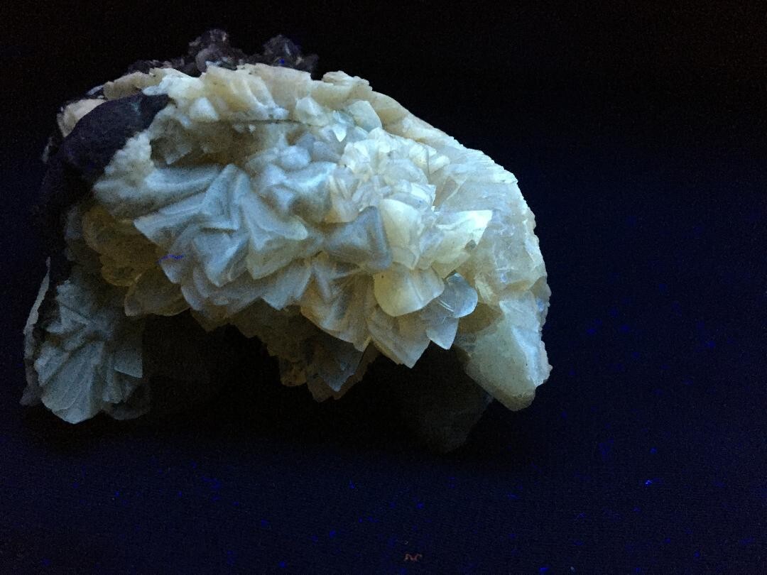 KB: BRIGHT! FL. YELLOW/WHITE SW/LW/PHOS CALCITE CRYSTALS RUCK’S PIT, FLORIDA