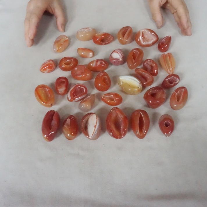 2.2LB 32 Natural Red Carnelian Agate Crystal Geode Egg Carved Palm Stone Healing