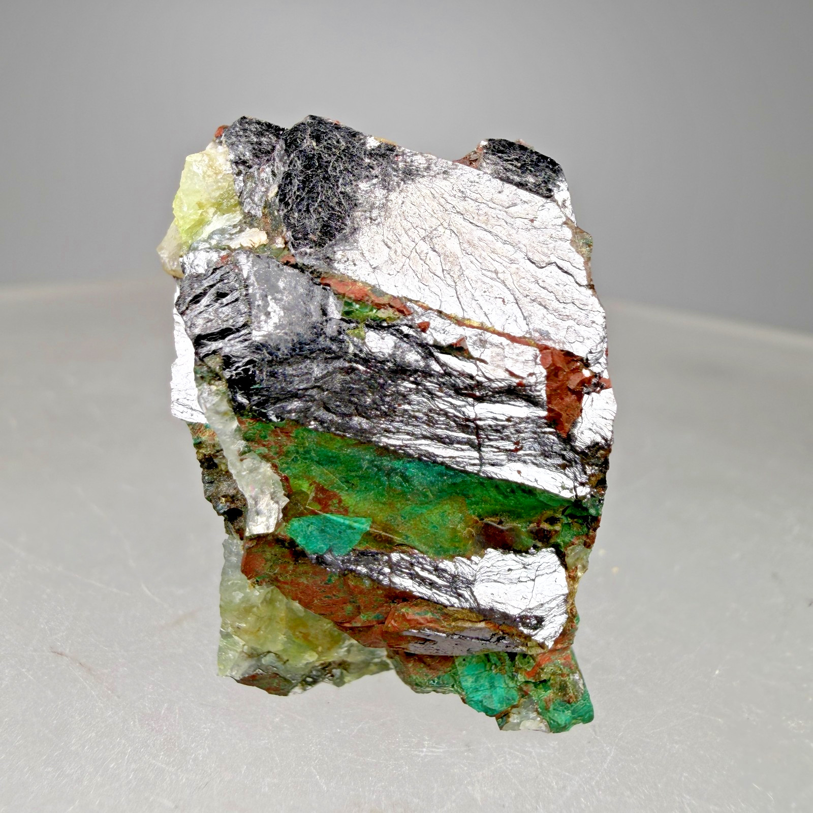 Hubnerite, Quartz: Harding Mine, Picuris District, Taos County, New Mexico