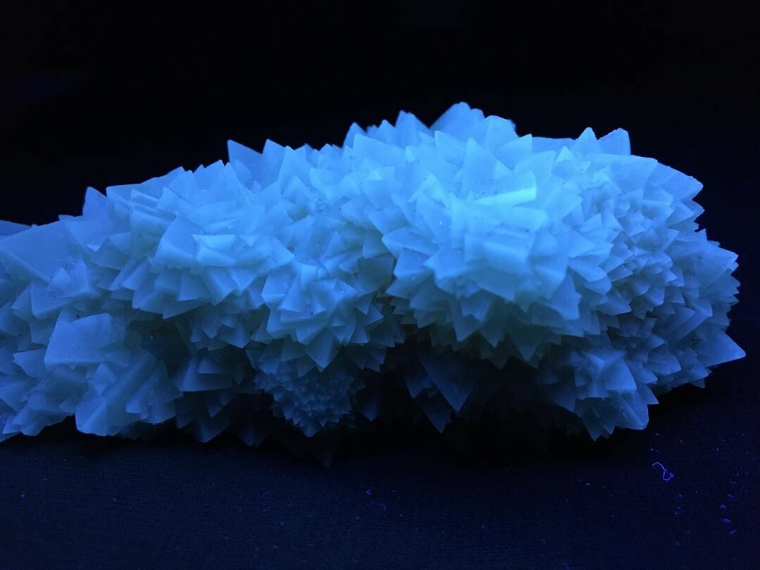 KB: BRIGHT!! FANTASTIC! CALCITE XLS. SW FL. YELLOW/WHITE SW & PHOS. FROM SPAIN