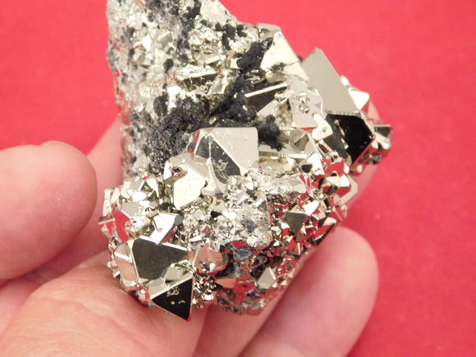 PYRAMID Shaped Crystals Tetrahedron PYRITE Crystal Cluster Sphalerite Peru 162gr