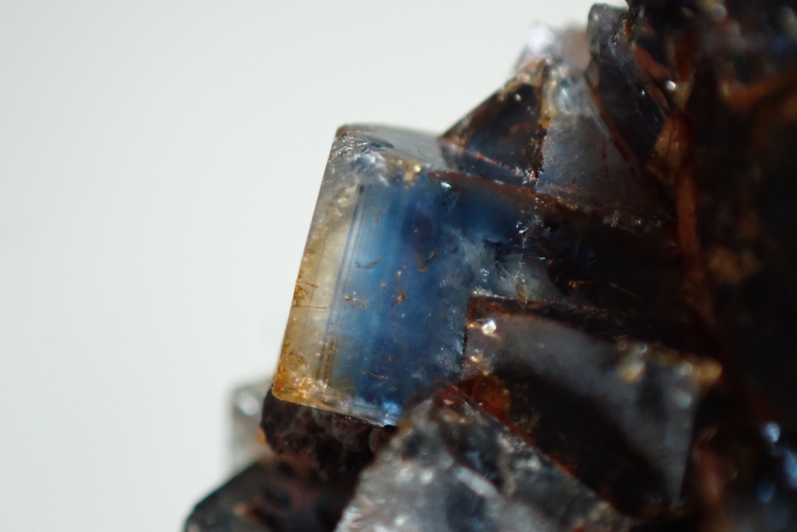 FLUORITE * BLUE CRYSTALS ON QUARTZ * RARE LOCALITY ! Cerny Potok, CZECH REPUBLIC