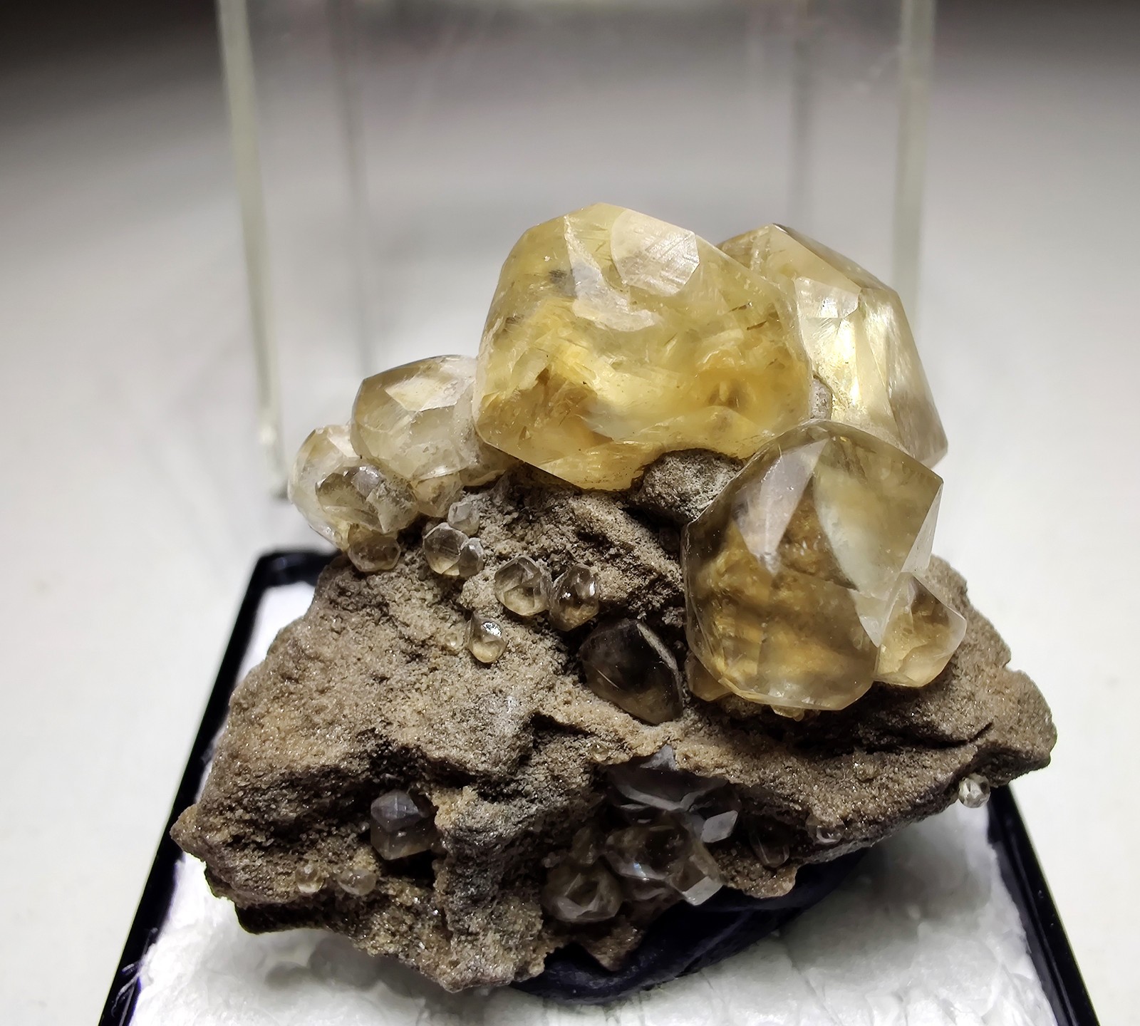 Beautiful Calcite crystals on matrix, fluorescent. Berry Quarry, Indiana. 3.1 cm