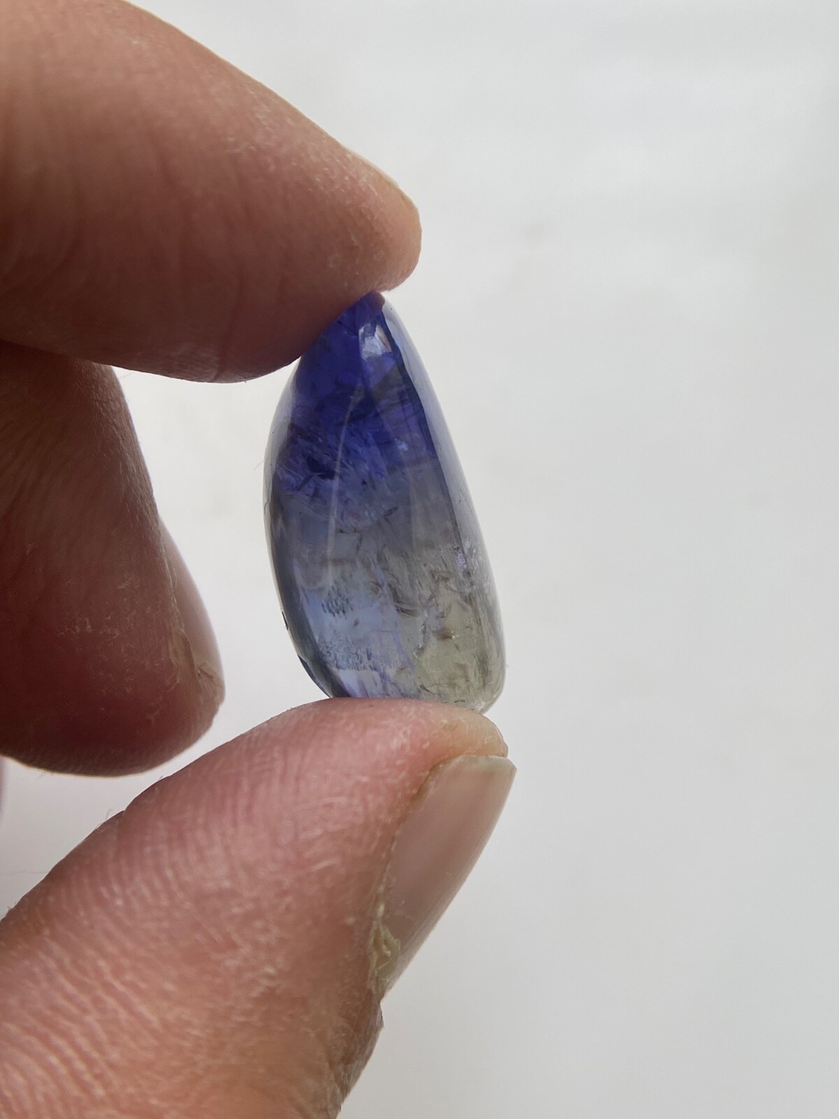 Pleochoric Natural Tanzanite Tumble Polished Bi Color 32 Carats 23x13x11mm