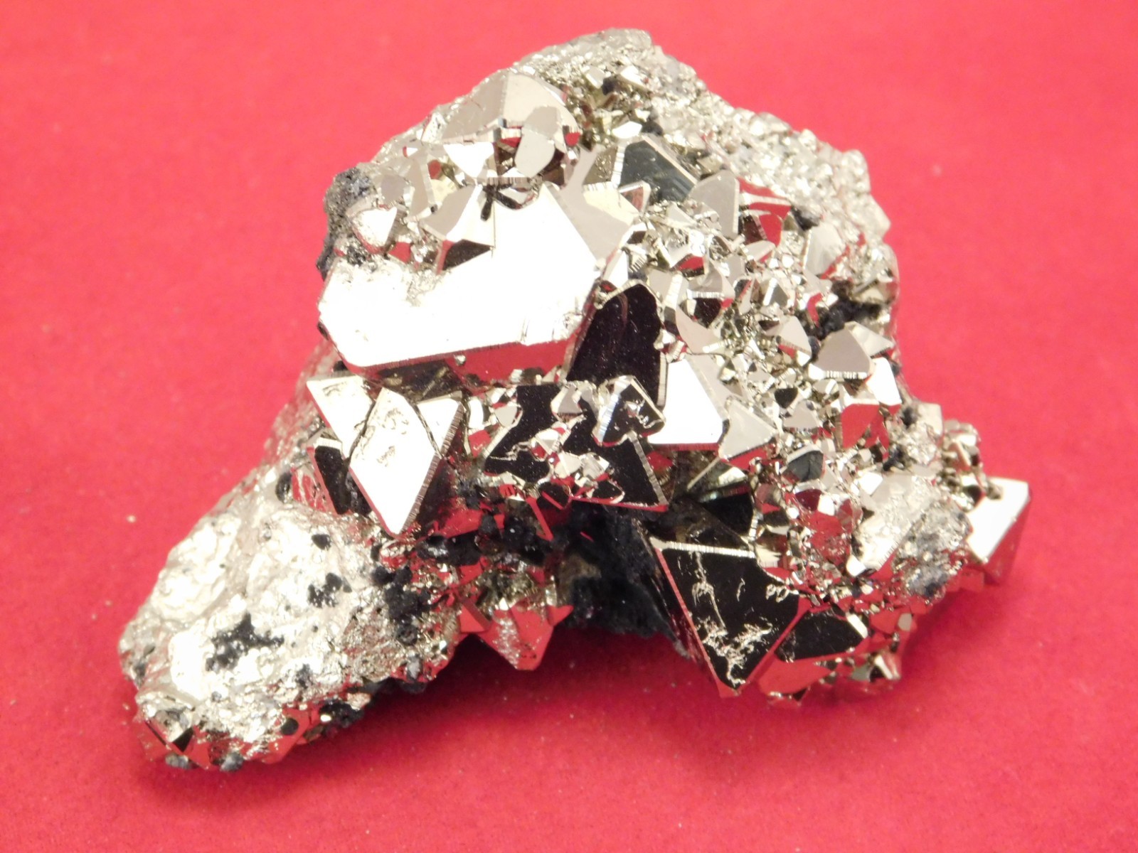 PYRAMID Shaped Crystals Tetrahedron PYRITE Crystal Cluster Sphalerite Peru 162gr