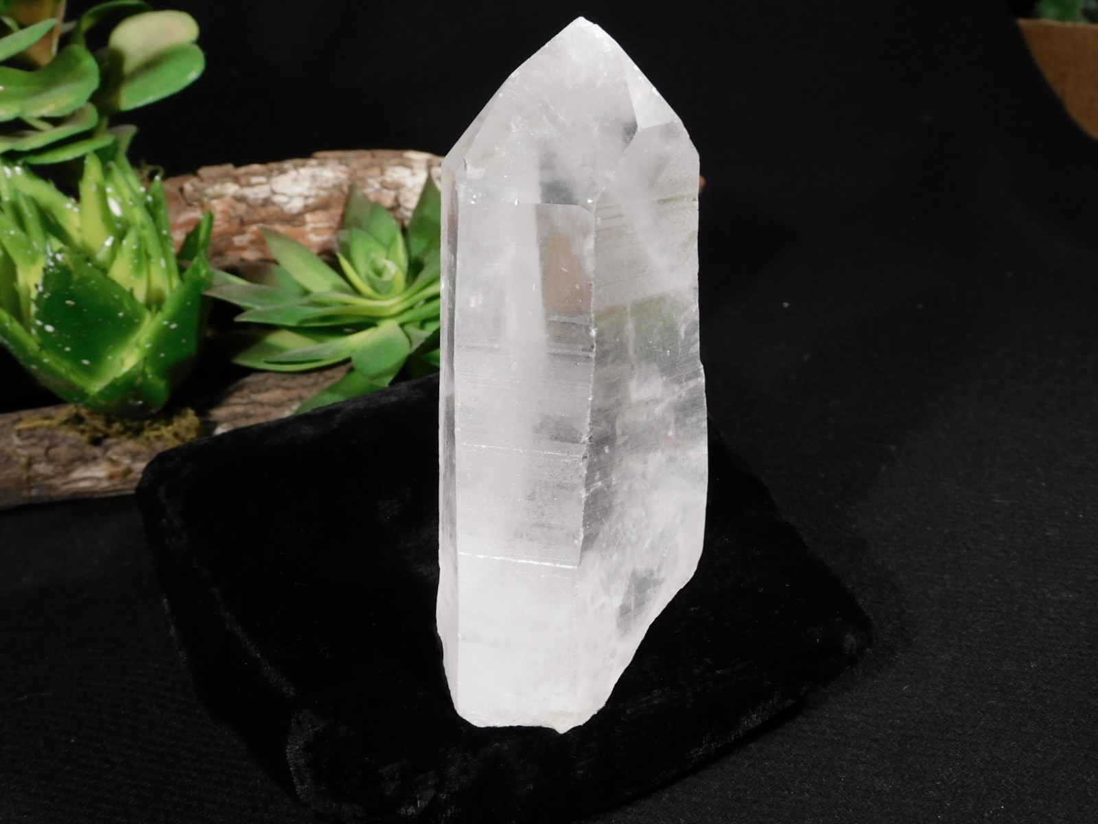 Larger! Very Nice and Natural LEMURIAN Quartz Crystal Brazil 235gr