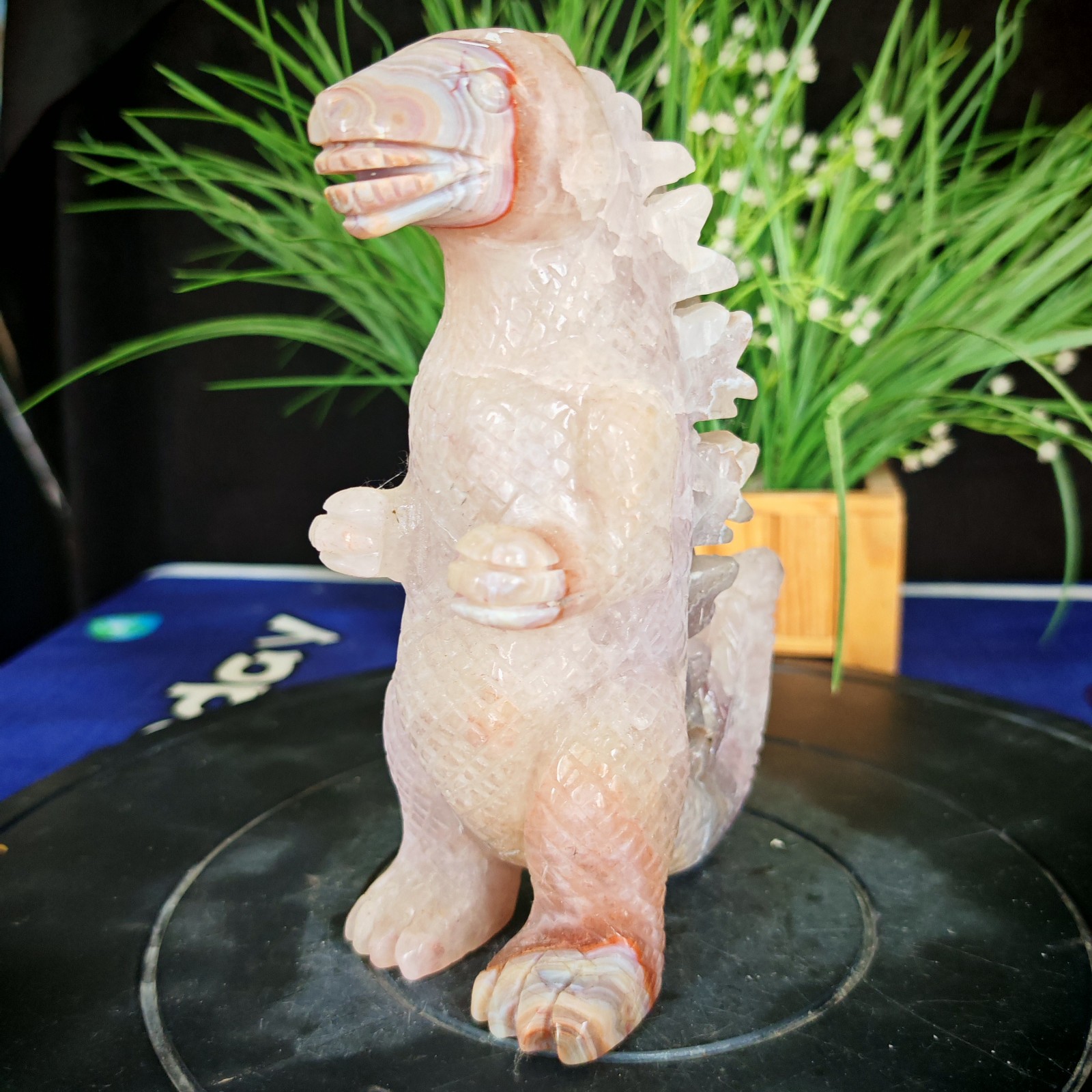 4.40LBTop natural crystal hand carved therapeutic artwork2.0kg