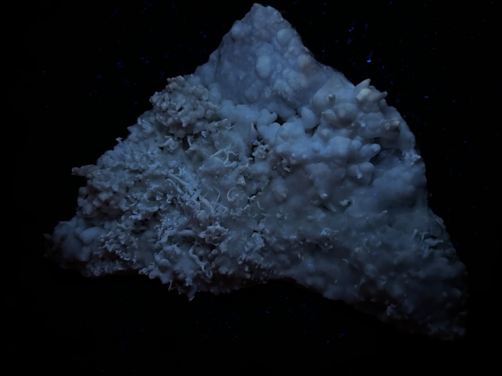 KB: BRIGHT! FL. BLUE/WHITE & YELLOW/WH SW & LW ARAGONITE (FLOS FERRI), AUSTRIA