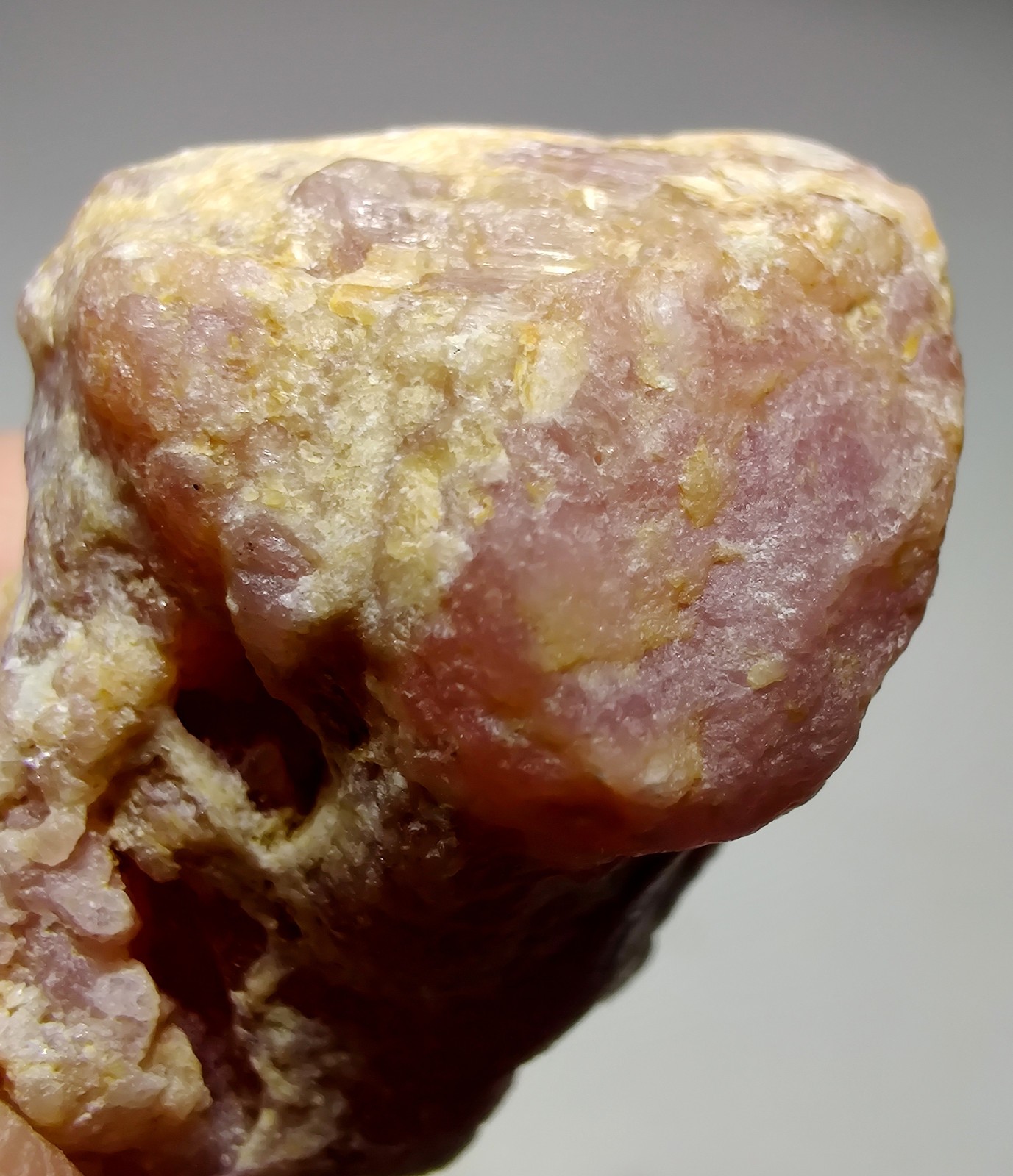 Pink Sapphire crystal, dual color fluorescence! North Carolina. 15 grams.