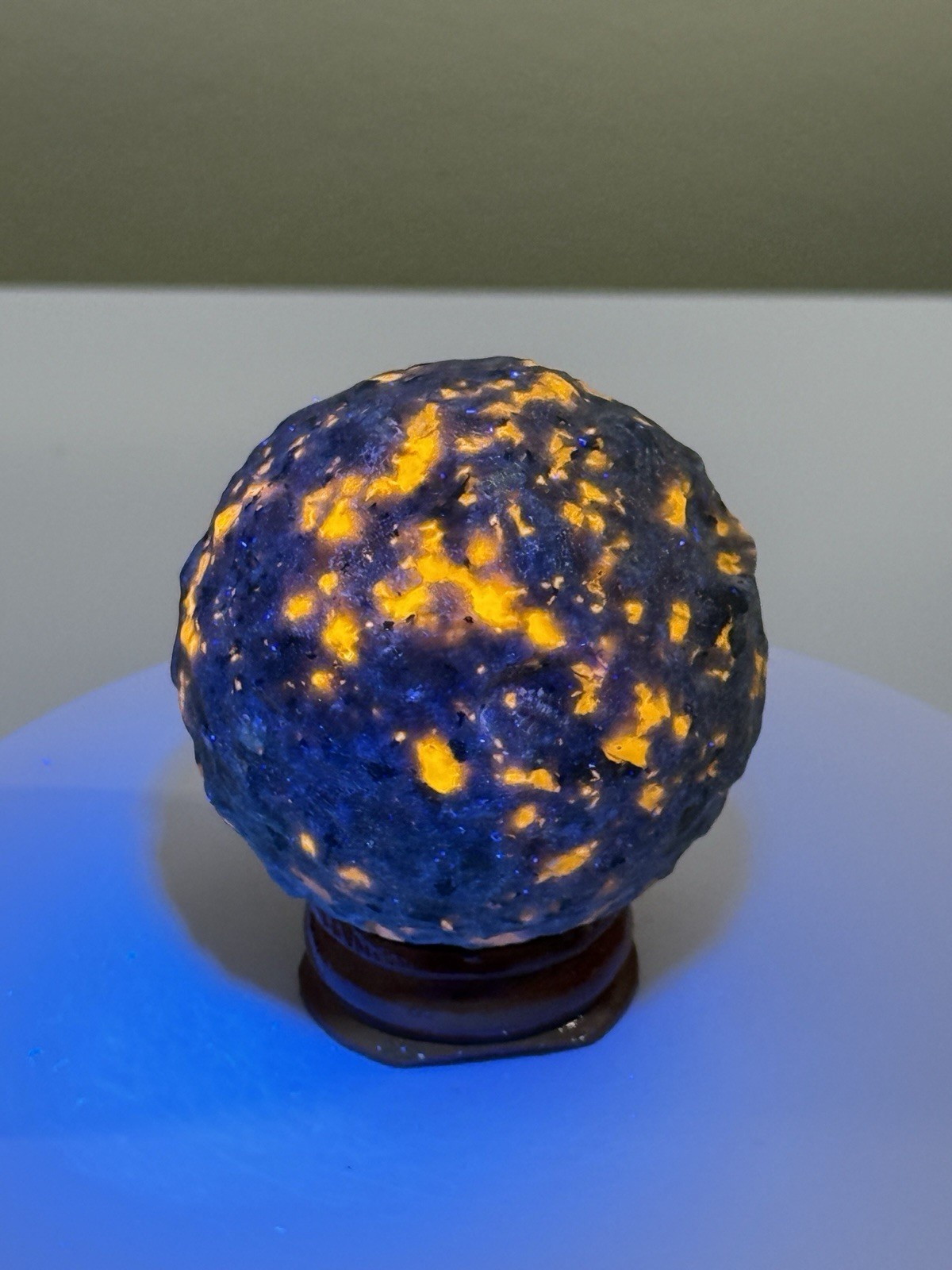 FLUORESCENT Sodalite-bearing Syenite (Yooperlite) Carved Moon Sphere w/ Stand