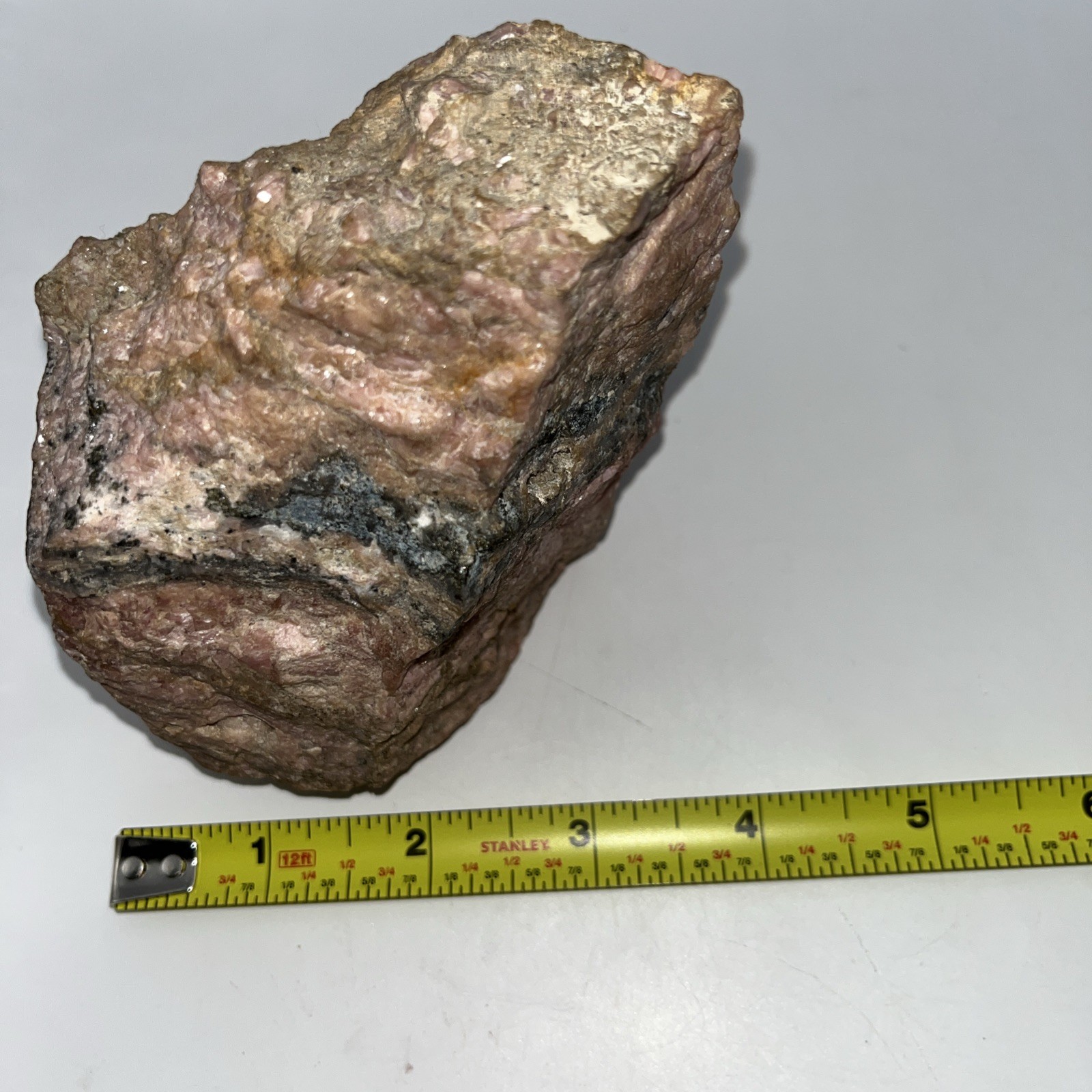 Rhodonite w/Franklinite 940g Franklin NJ 120x90x85mm Rose Pink Gemstone Specimen