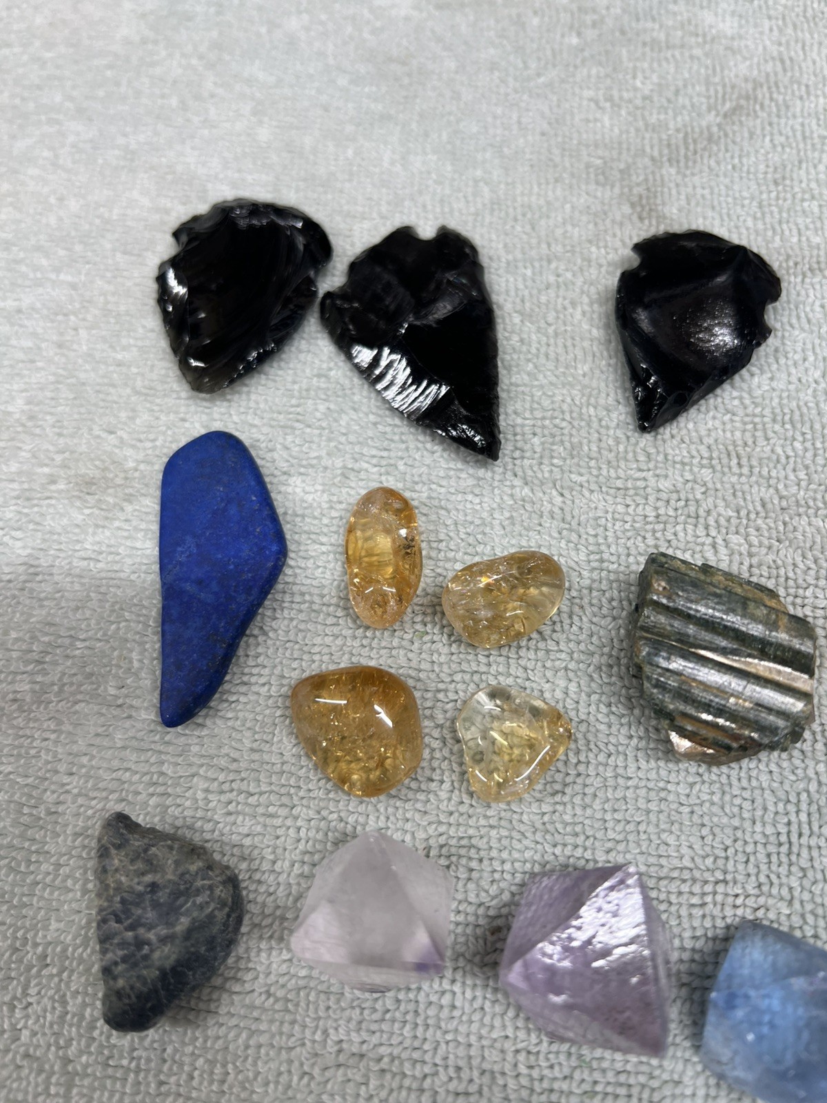 4 oz of Random Crystal Lot, Assorted Mixed Gemstones