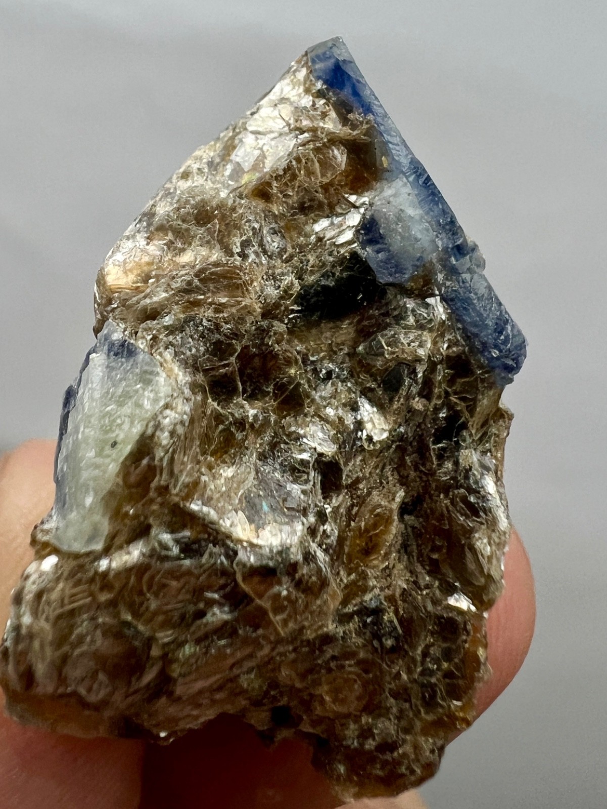 58ct.Natural Blue Sapphire Crystal Cluster on Mica Matrix – Afghanistan Specimen