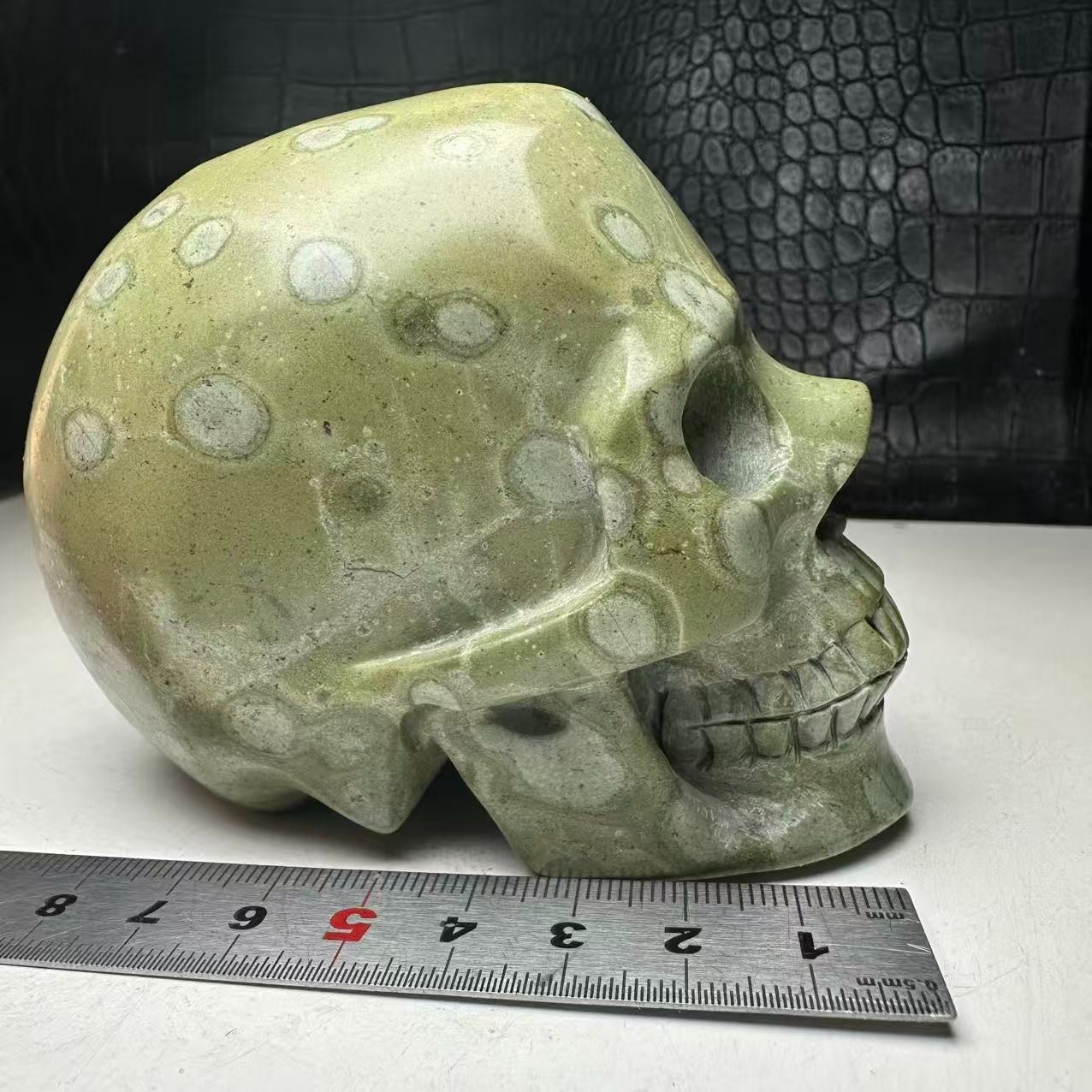 780g Natural Crystal Mineral Specimen.Plum blossom stone.Hand-carved SKULL.BD