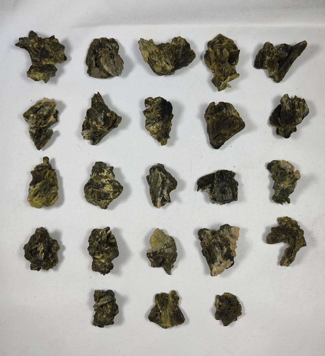 200gms Of Aesthetic Epidote Crystals Lot From Baluchistan, Pakistan.