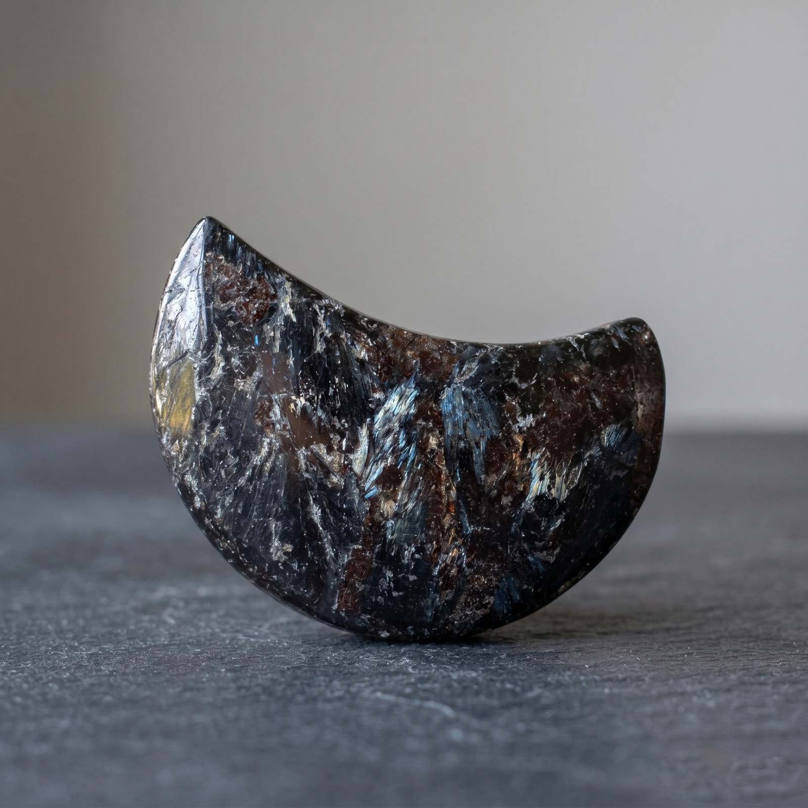 Arfvedsonite Moon Palm Stone 7-8cm Natural Flash Crystal