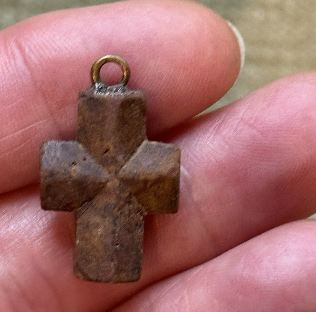VTG~STAUROLITE STONE CROSS W/RING TOP~READY TO WEAR~7/8 H X5/8 W X 3/16D~LOVELY!