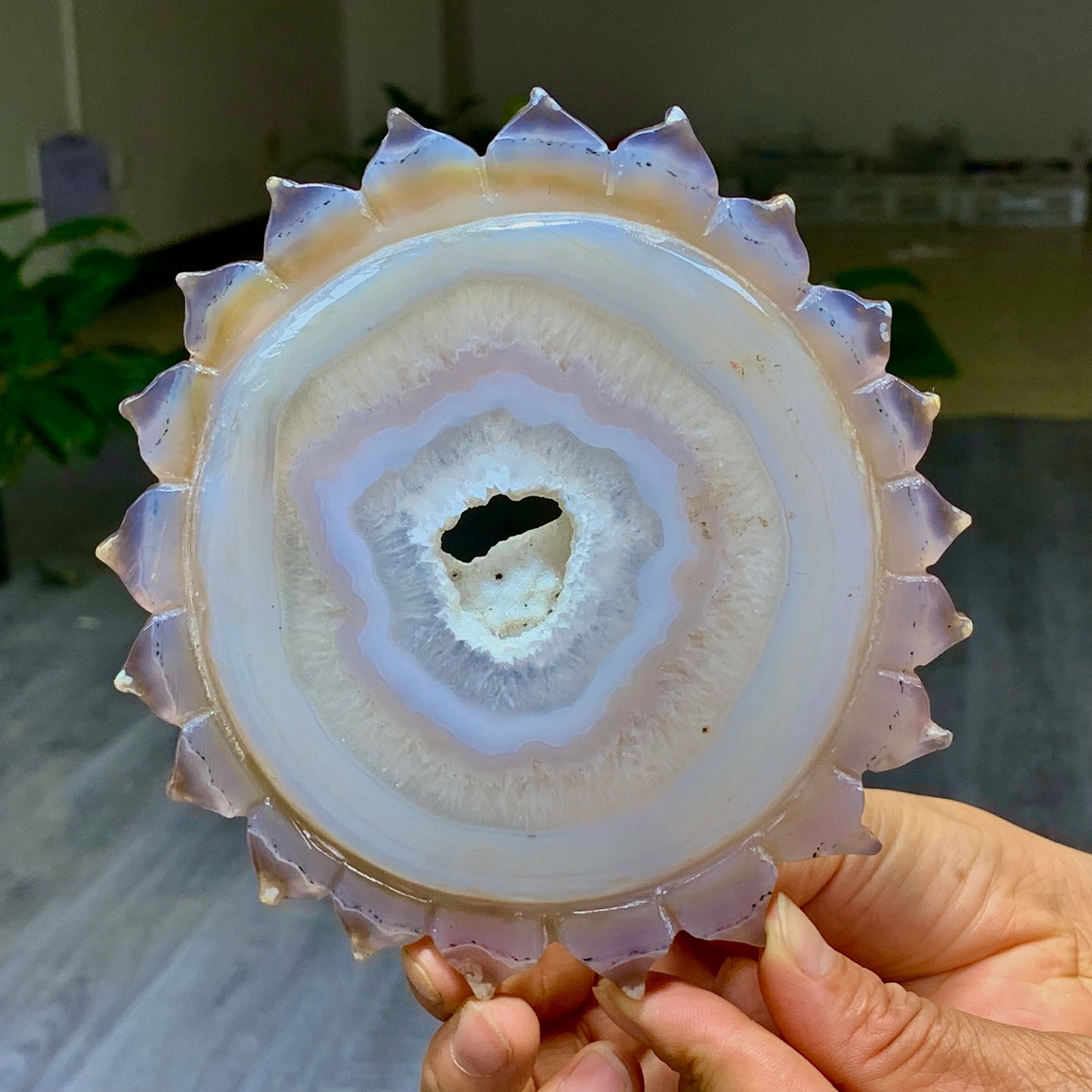 356G Natural agate crystal cave quartz hand carved sunflower