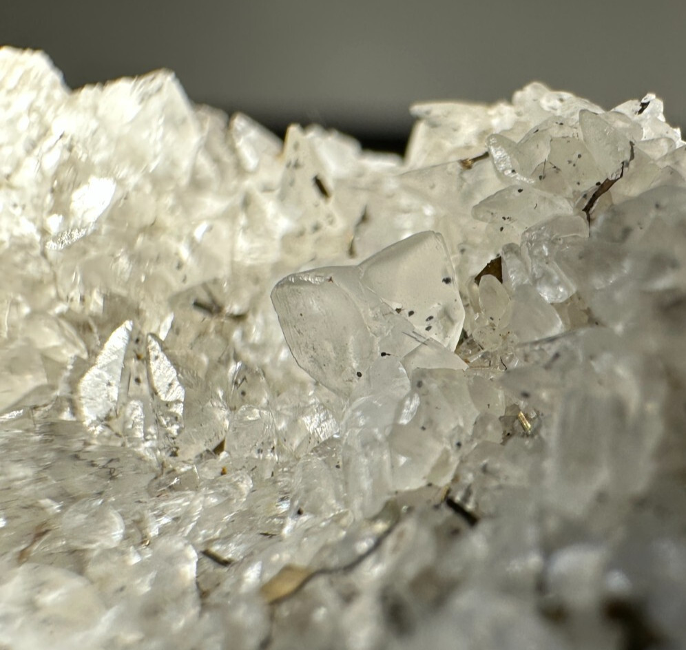 ➤ FISH TAIL TWIN CALCITE CRYSTAL on 1-1/4″ CLUSTER – Pint’s Quarry VIDEO➤1075