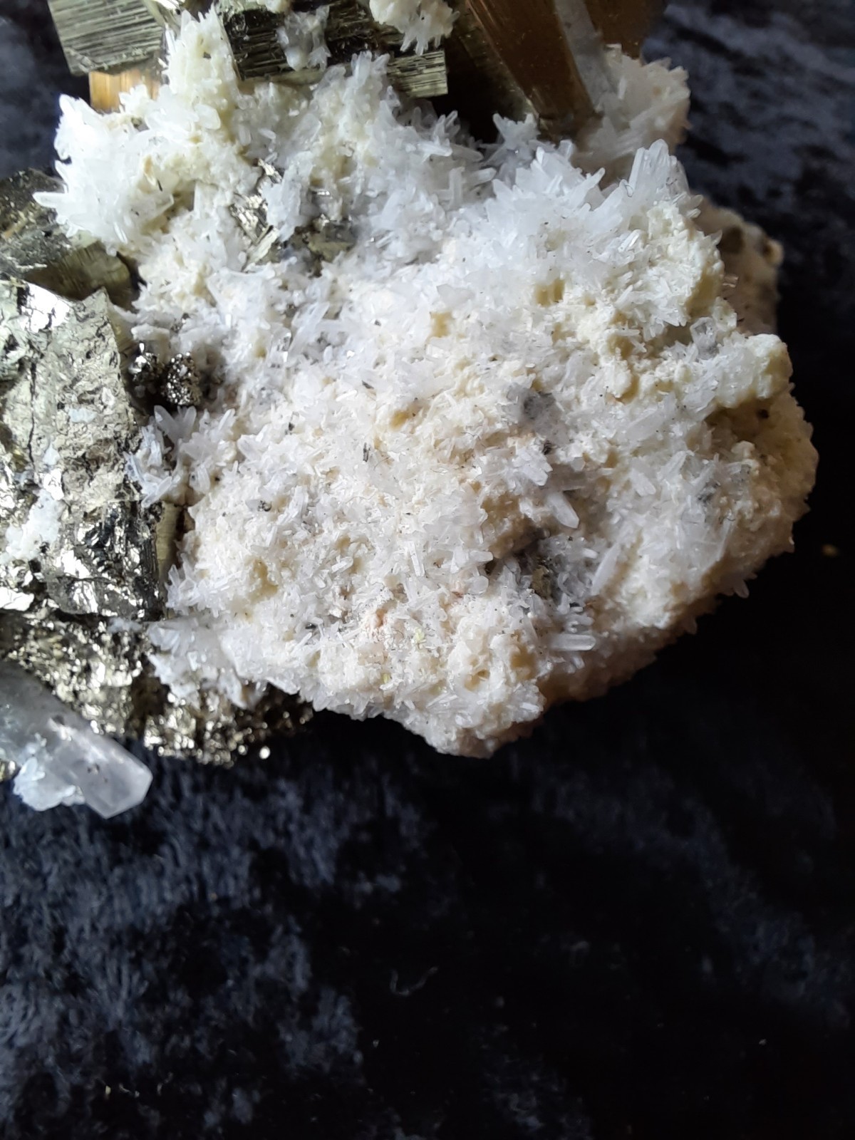 Pyrite Crystal CUBE Cluster With Druzy Calcite Crystals From Peru 228gr