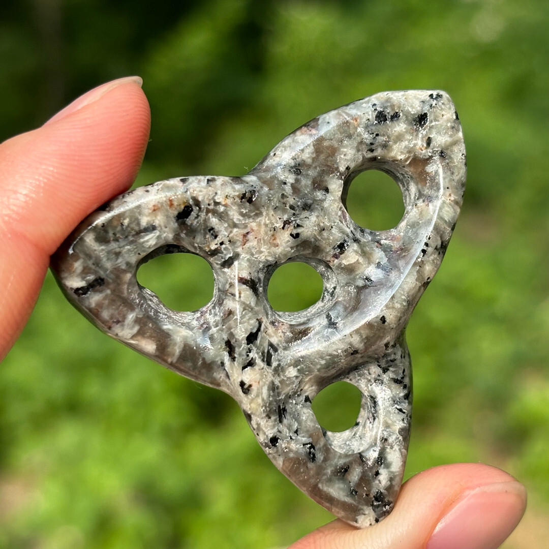 2″ Natural Yooperlite Flower skull Carved Quartz Crystal Skull healing 1pc