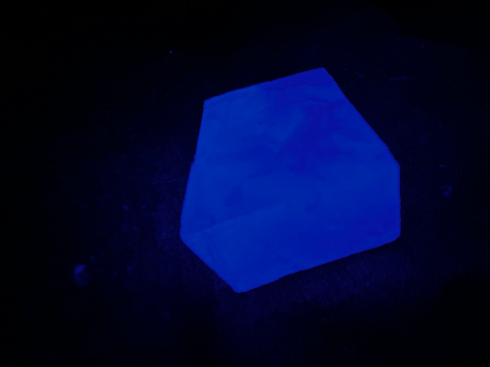 KB: GREAT! SW FL. BLUE/WHITE & PINK LW & PHOSPHORESCENT CALCITE XL. FROM MEXICO